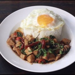 ข้าวกะเพราหมูยอ