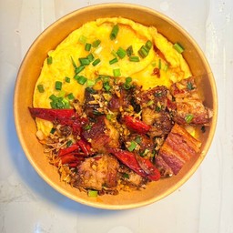 ข้าวไข่ข้นหมูกรอบคั่วพริกเกลือ