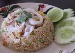 ข้าวผัดปลาหมึก