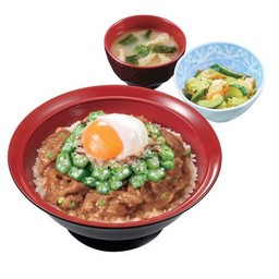 ข้าวหน้าเนื้อย่างโอคุระไข่ออนเซ็น และชุดสุดคุ้ม