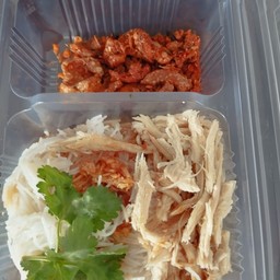 หมี่คลุกไก่ฉีก พร้อมน้ำพริกกากไก่