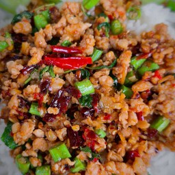 ข้าวผัดกระเพราพริกแห้ง