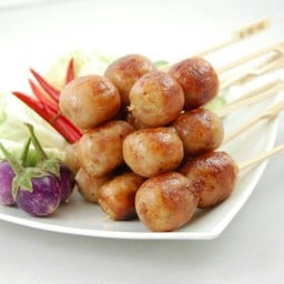 แม่ไก่ไส้กรอกอีสาน หน้าร้านหมูสมนึกบางกระดี่ บางกระดี่ซอย1