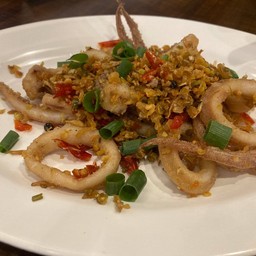 ปลาหมึกผัดพริกเกลือ