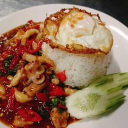 กระเพราทะเลเผ็ดนรก+ไข่ดาว