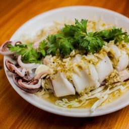 หมึกไข่นึ่งมะนาว