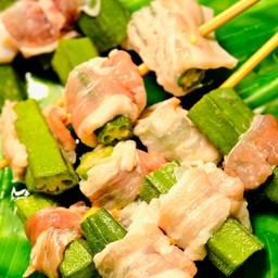 กระเจี๊ยบพันหมูสามชั้น (ย่างซอสหม่าล่า)