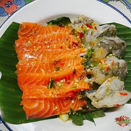 ยำแซลม่อนกุ้งสด