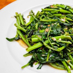 ผัดผักบุ้งไฟแดง