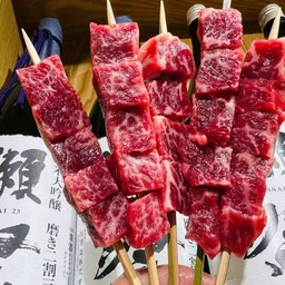 雪花牛肉串 (5串) เนื้อย่างลายหินอ่อน (5ไม้)