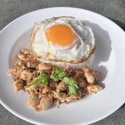 ข้าวกระเทียม