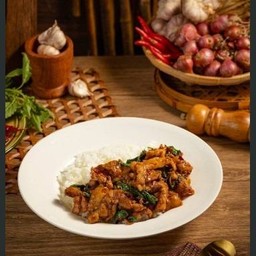 กะเพรา หมูหมัก