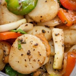 หอยเชลล์ผัดพริกไทยดำ