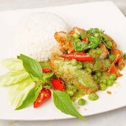 ผัดเขียวหวาน-ไก่กรอบ ราดข้าว