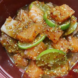 ยำแซลม่อนข้าวคั่วปลาร้า