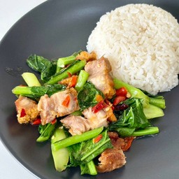 คะน้าหมูกรอบขุนช้าง