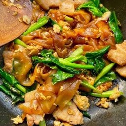 ผัดซีอิ้วหมูหมัก