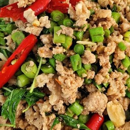 กระเพราหมูสับ+ใส่ถั่วฝักยาวราดข้าว