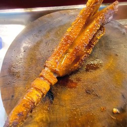 ร้านหน้ากากหมูย่างและอาหารตามสั่ง