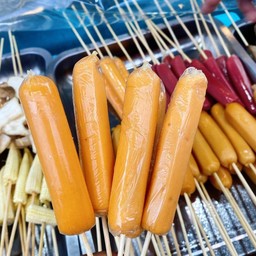 ไส้กรอกชีส / ชีสนม