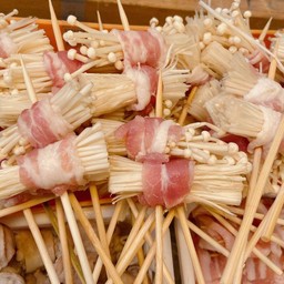 สามชั้นพันเห็ดเข็มทองง