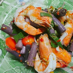 ยำกุ้งลวกไข่แดง