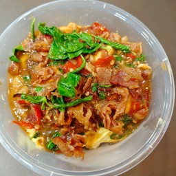 ข้าวไข่ข้น กะเพราเบคอนทอดกรอบ