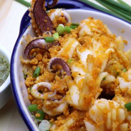 หมึกกล้วยคั่วไข่เค็ม