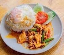 ข้าวไก่ผัดพริกแกง