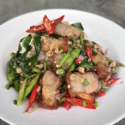 ข้าวคะน้าหมูกรอบ