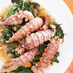 เนื้อกั้งผัดใบกะเพรา