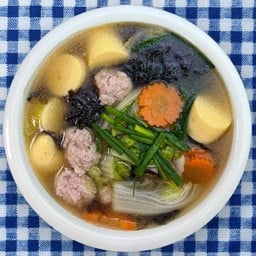 แกงจืดเต้าหู้หมูสับสาหร่าย