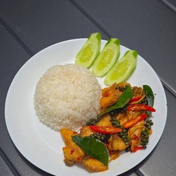 กับข้าวปลากระพงผัดฉ่า