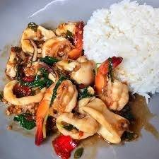 ข้าวราดกระเพราทะเล