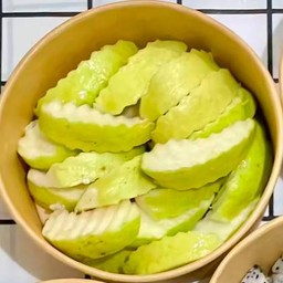 ฝรั่งปอกพร้อมทาน