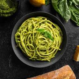Spaghetti pesto sauce สปาเก็ตตี้เพสโต้ซอส