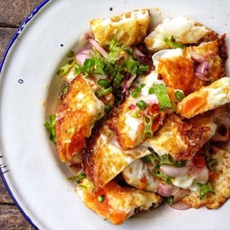 ยำไข่ดาวราดข้าว