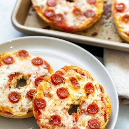 Sausage bagel pizza