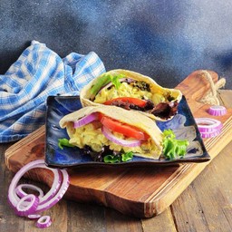 Omelette pita sandwiches