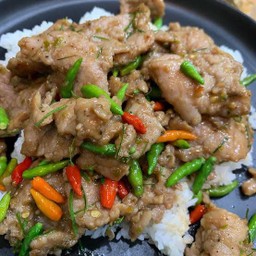 หมูผัดกะปิ ราดข้าว