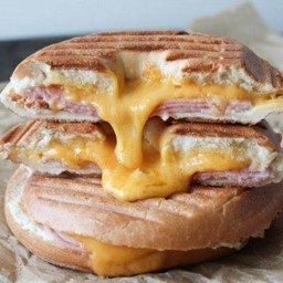 Panini Mozzarella Chicken Ham พานีนีไก่แฮมชีส