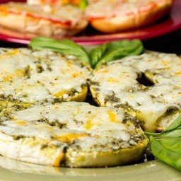 Pesto cheese bagel pizza