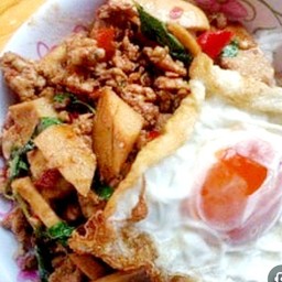 ข้าวกะเพราหมูสับ+หมูยอ