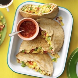 Scrambled egg pita sandwiches