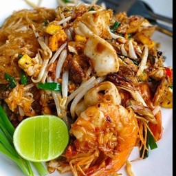 ผัดไทยทะเลรวม