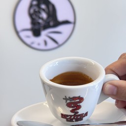 เอสเปรสโซช็อต(ร้อน,ไม่แยกน้ำเฉพาะใส่แก้วไปเลย)