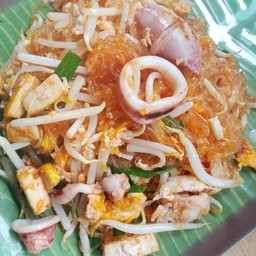 ผัดไทยวุ้นเส้นปลาหมึก