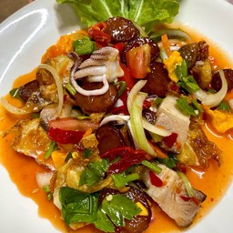 ยำกุนเชียงรวม+หมึก+ไข่ดาว+หมูกรอบ