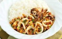 ข้าวราดคั่วพริกเกลือหมึก