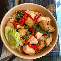 กระเพราอกไก่